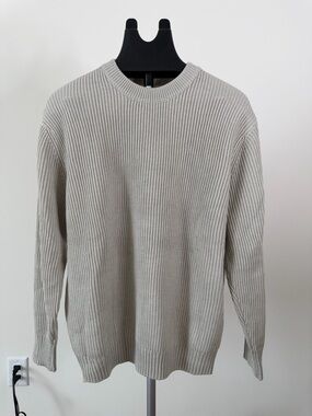 Zara Men's Crewneck Ribbed Sweater in Light Gray